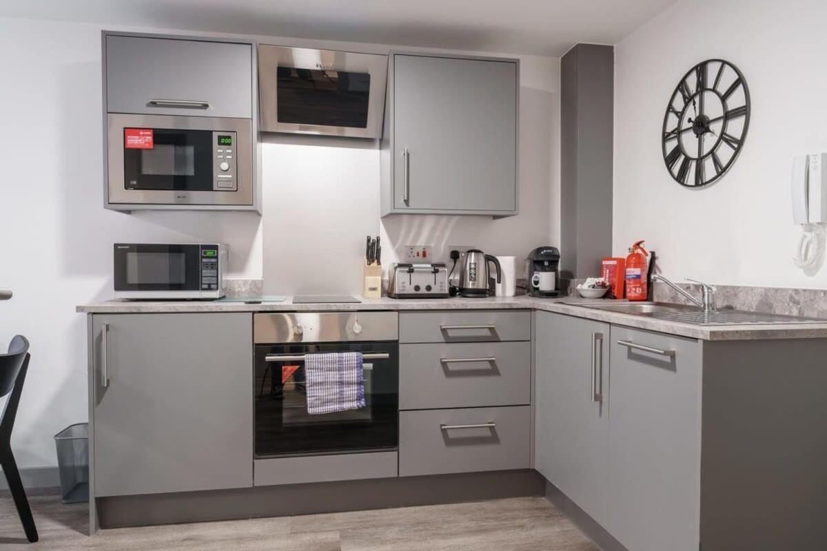 Lovely 1 Bed Apartment In Liverpool Centre Bagian luar foto