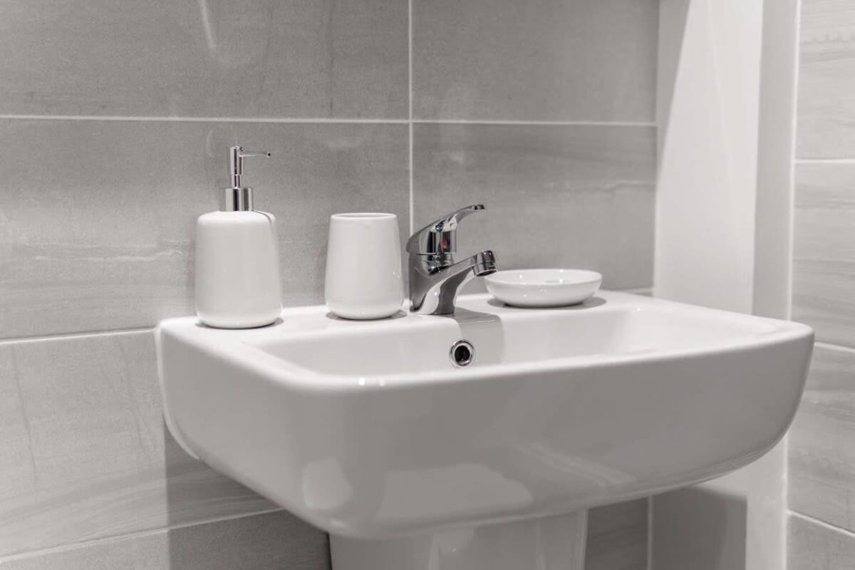 Lovely 1 Bed Apartment In Liverpool Centre Bagian luar foto